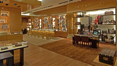 louis vuitton tysons galleria hours